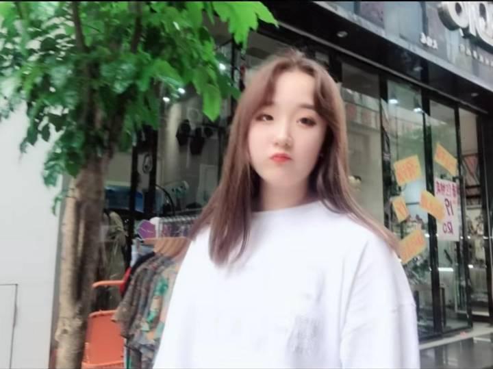 年轻妹子出来接活